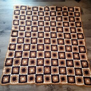 🤎💛🤍Granny Square Throw
